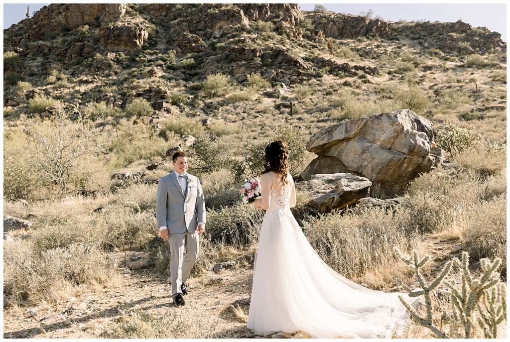 First look in the desert for Arizona Elopement