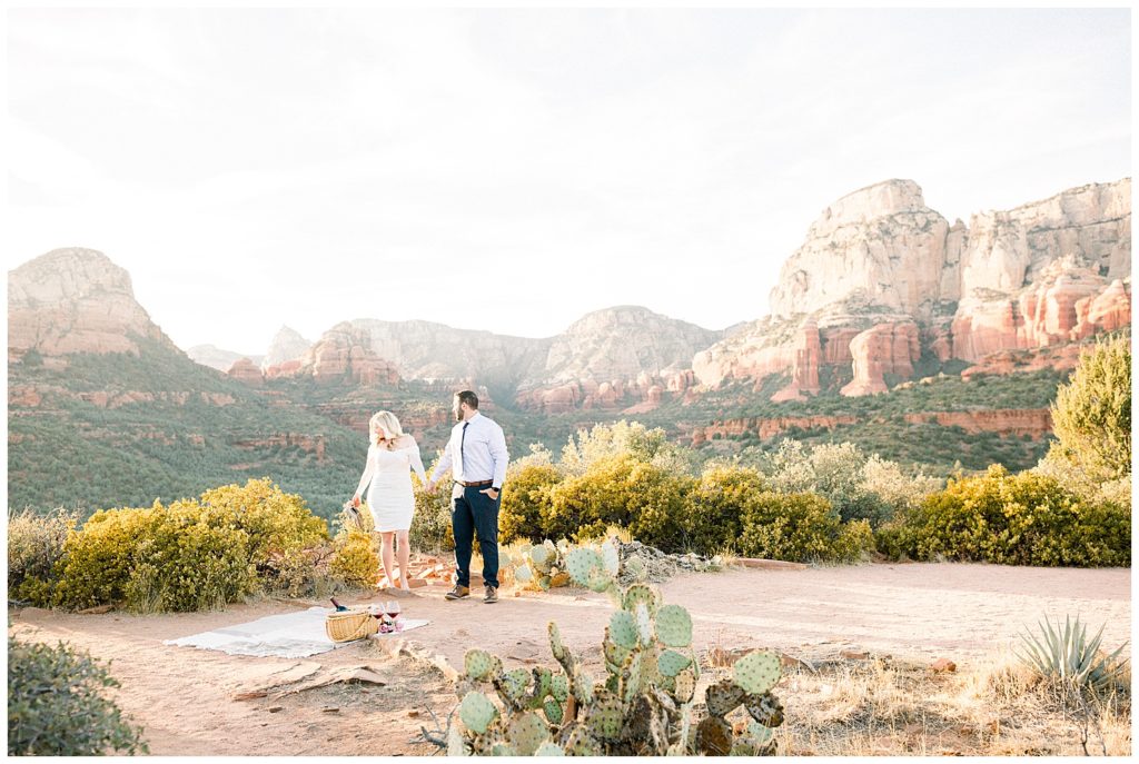 Sedona Arizona picnic engagement session with stunning views