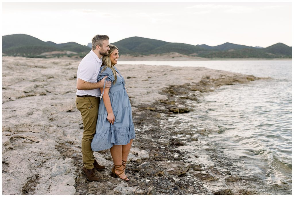 Engagement session in Peoria, Arizona on the shore of the lake